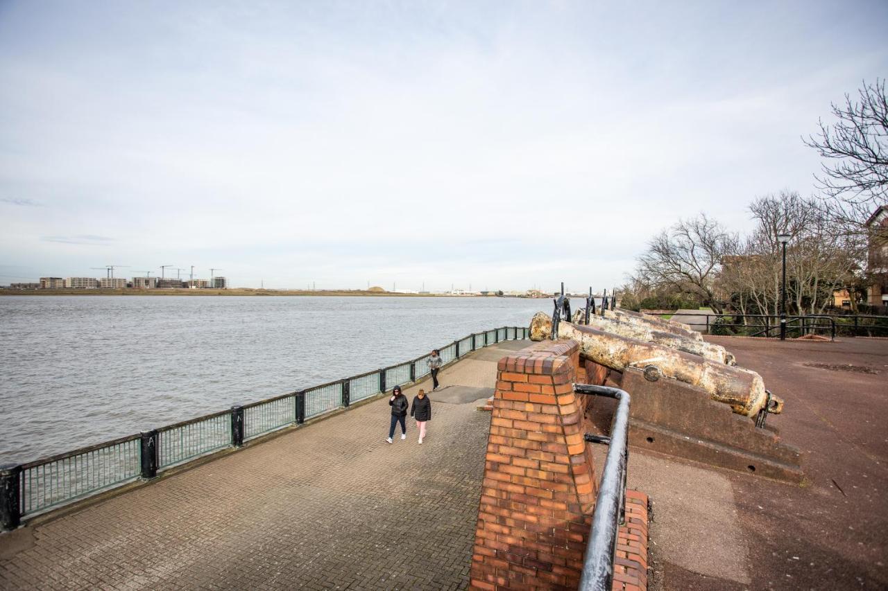 La Vida In Casa Hotel Thamesmead  ภายนอก รูปภาพ